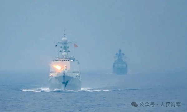 鼎合网 中俄舰艇编队完成海上科目演练转入海上联合巡航