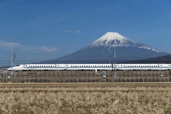 括普投资 为何日本高铁能抽烟, 而中国高铁却不能? 难道我国技术不如日本?